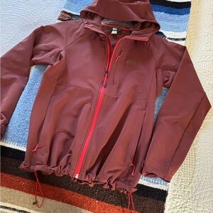 REI Hooded hyperstretch   Jacket in Burgundy with Red Accents woman’s M perfect